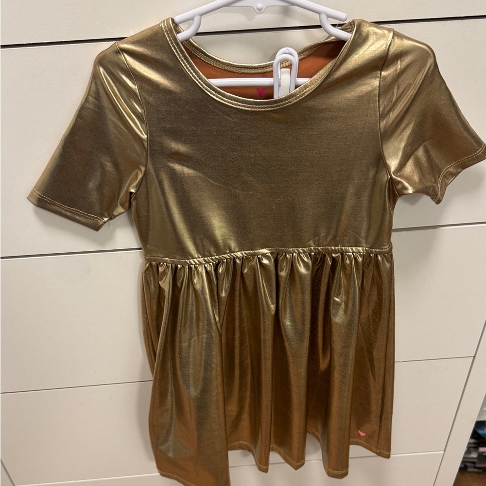 ✨✨Gold Metallic short sleeve dress✨✨ perfect dress for new years